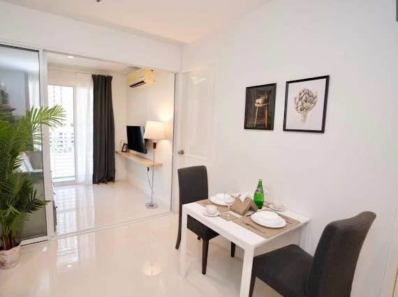 bedroom of The Mark Ratchada Airport Link