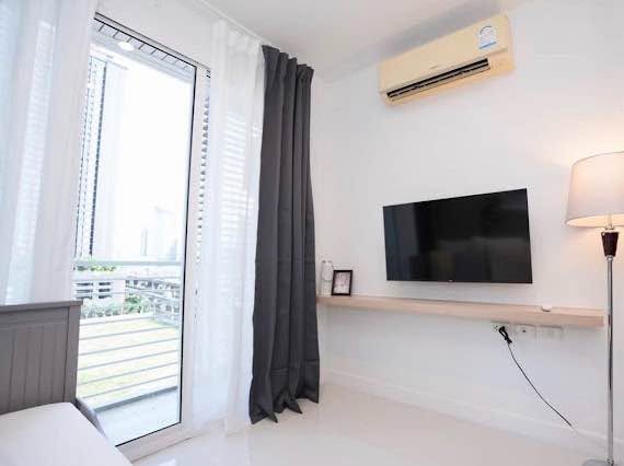 bedroom of The Mark Ratchada Airport Link