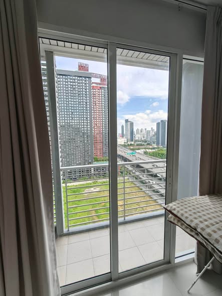 bedroom of The Mark Ratchada Airport Link
