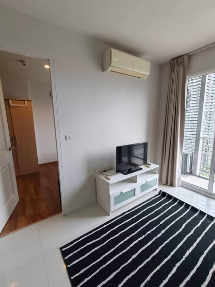living room and bedroom of The Mark Ratchada Airport Link