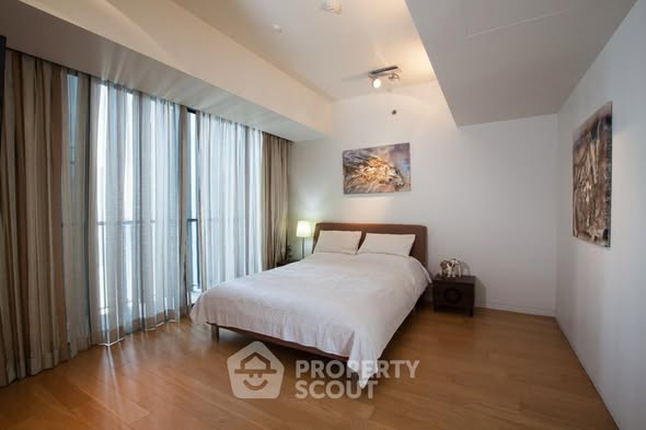 bedroom of The Met Condominium