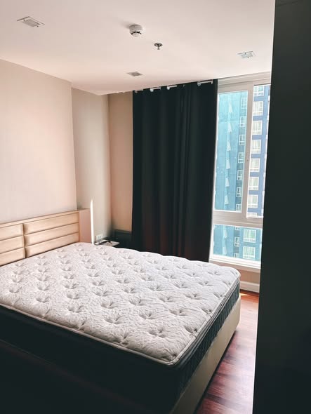 bedroom of The Metropolis Samrong