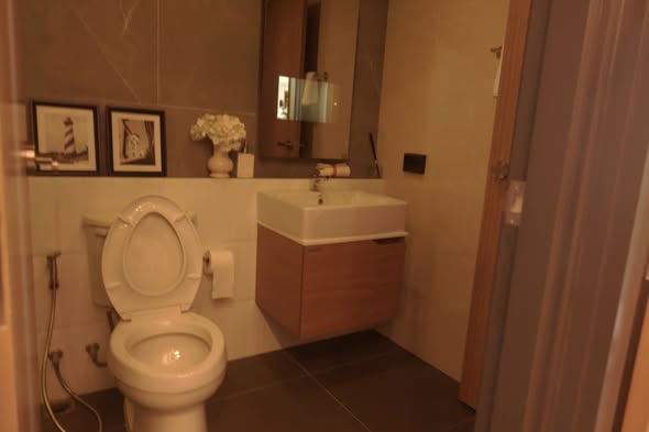 bathroom of The Moment Ratchada 19