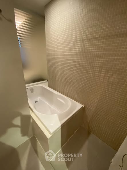 bathroom of The Nest Chula-Samyan