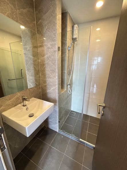 room interior and bathroom of The Origin Ladprao-Bangkapi