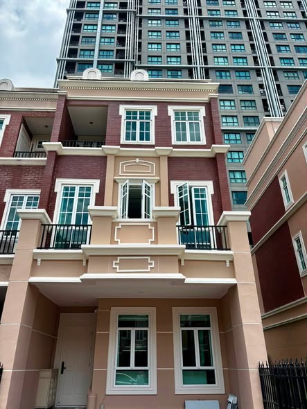 The PARK LANE Townhouses