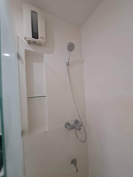 bathroom of The Parkland Grand Asok-Phetchaburi