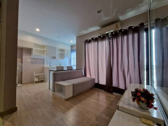 bedroom and room interior of The Parkland Phet Kasem-Tha Phra