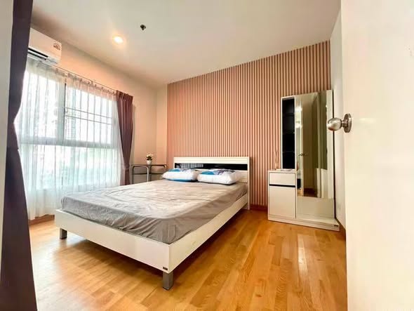 bedroom of The Parkland Taksin -Tha Phra