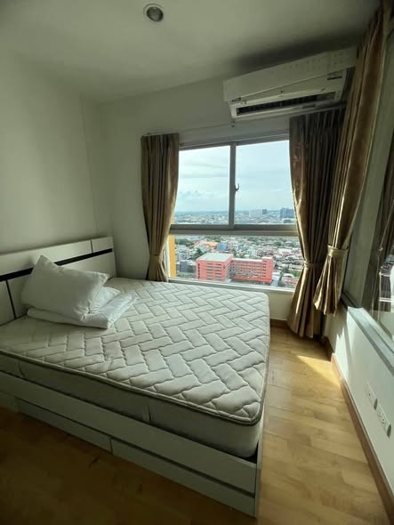bedroom of The Parkland Taksin -Tha Phra