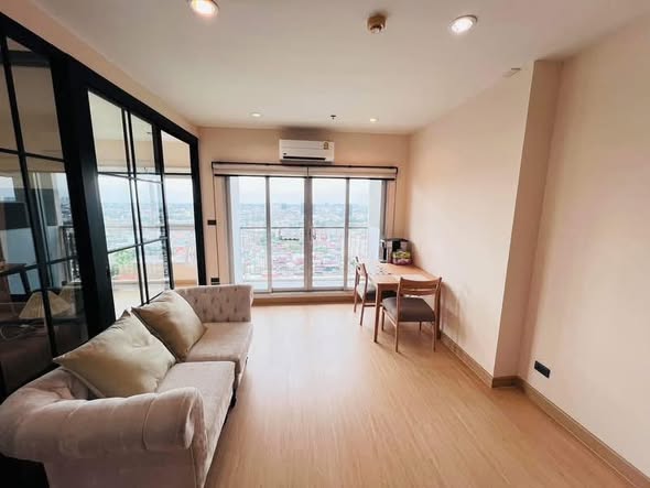 room interior of The Parkland Taksin -Tha Phra