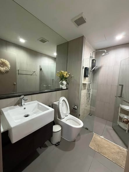bathroom of The Politan Aqua