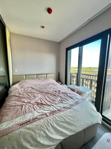 bedroom of The Politan Rive