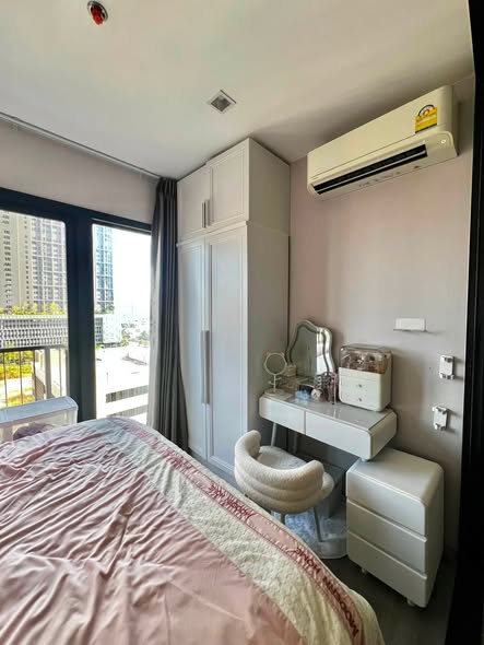 bedroom of The Politan Rive