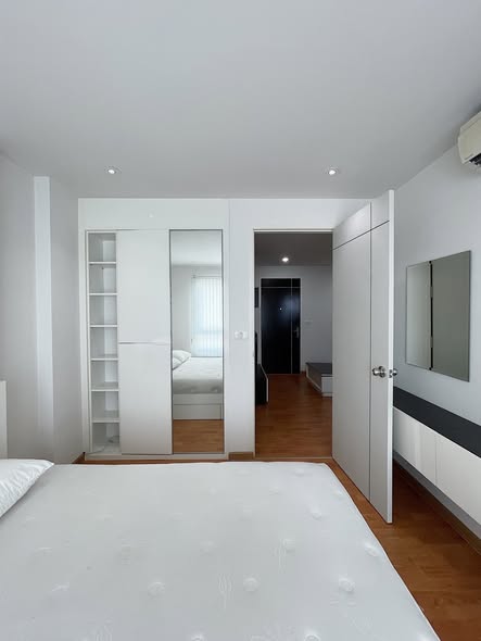 bedroom and room interior of The President Sathon-Ratchaphruek 1