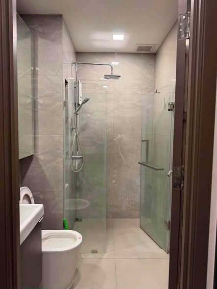 room interior and bathroom of The Privacy Jatujak