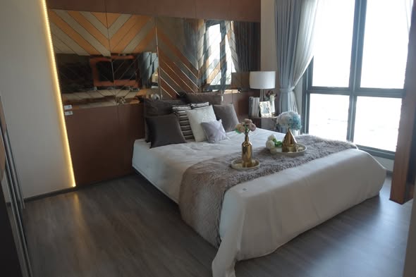 bedroom of The Rich Sathon-Taksin