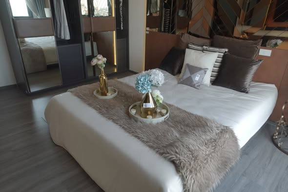 bedroom of The Rich Sathon-Taksin