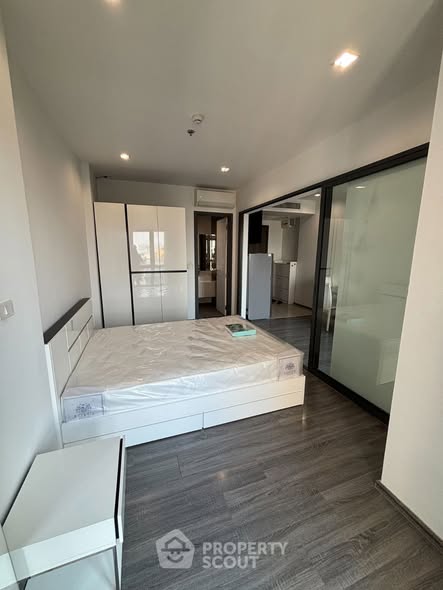 bedroom and room interior of The Rich Sathon-Taksin