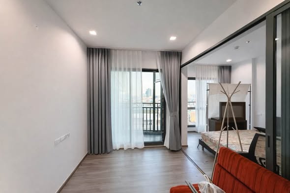 bedroom and room interior of The Rich Sathon-Taksin