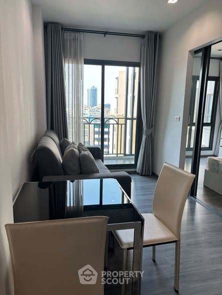 The Rich Sathon-Taksin