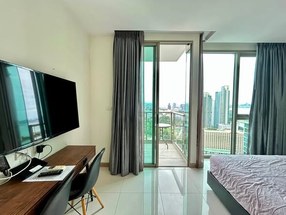 bedroom and room interior of The Riviera Wongamat Beach : เดอะ ริเวียร่า วงศ์อมาตย์ บีช