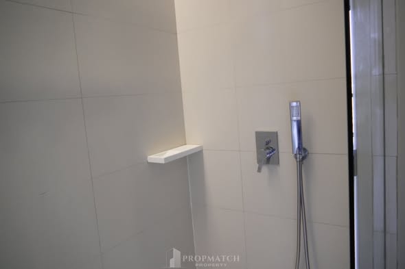 bathroom of The Room Sathon @ St. Louis