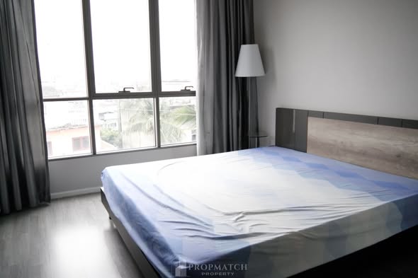 bedroom of The Room Sathon @ St. Louis