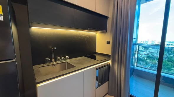 kitchen of THE ROOM SUKHUMVIT 38 | เดอะรูม สุขุมวิท 38