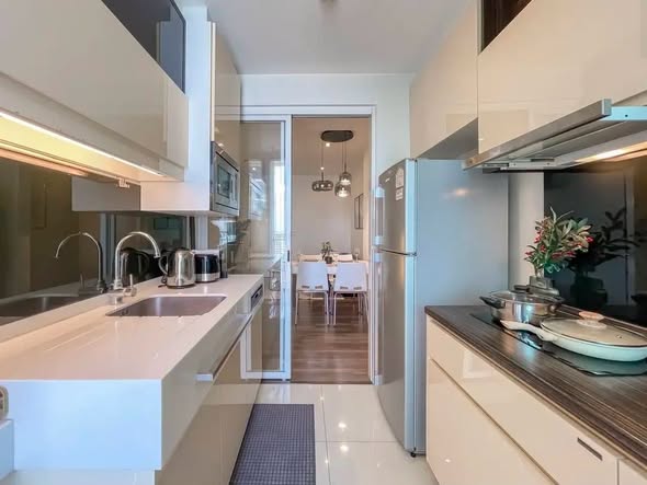 kitchen of The Room Sukhumvit 62