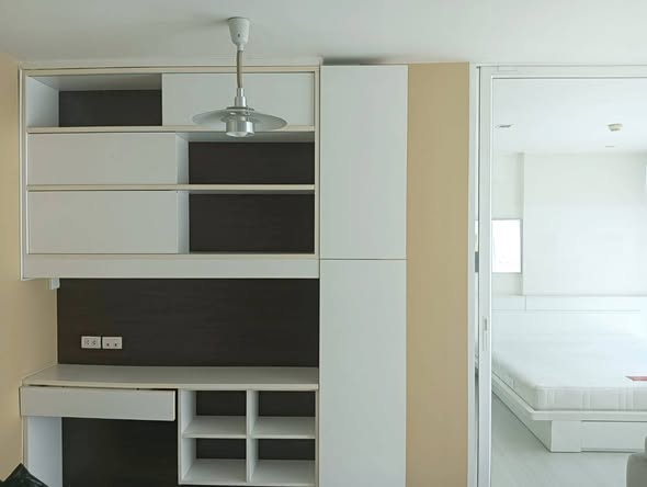 bedroom of The Room Sukhumvit 64
