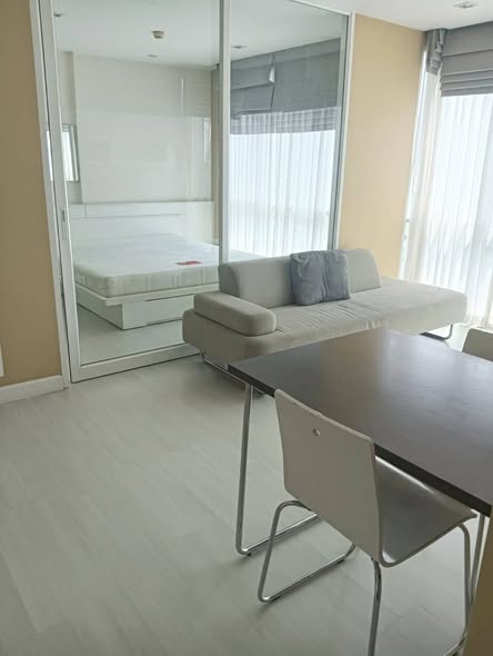 bedroom and room interior of The Room Sukhumvit 64