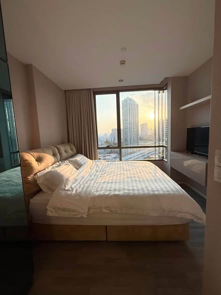 bedroom of The Room Sukhumvit 69