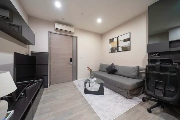 bedroom and living room of The Room Sukhumvit 69