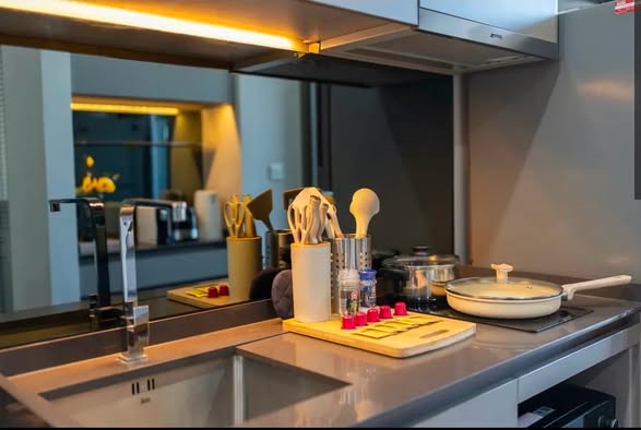 kitchen of The Room Sukhumvit 69