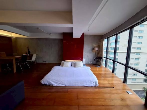 bedroom of The Royal Place 1
