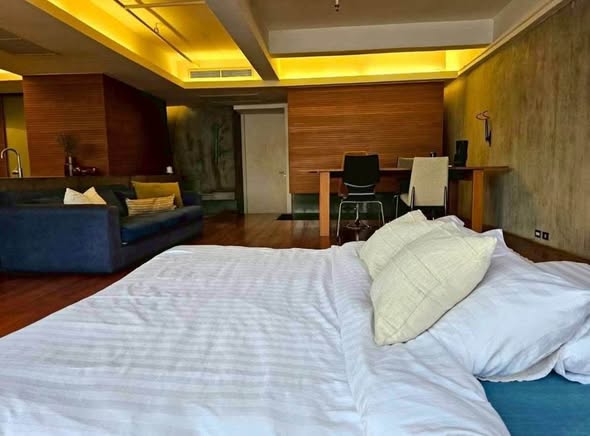 bedroom of The Royal Place 1