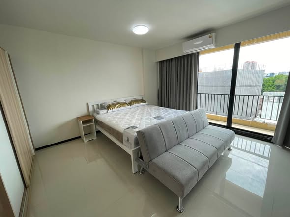 bedroom of The Sense Sukhumvit