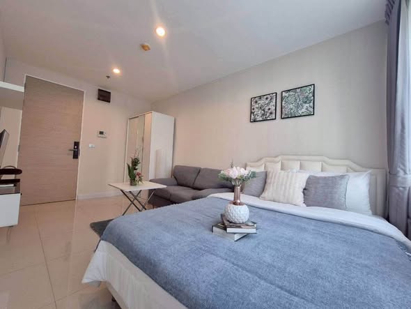 bedroom of The Sky Sukhumvit