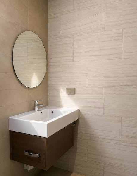 bathroom of The TEAK Sukhumvit 39