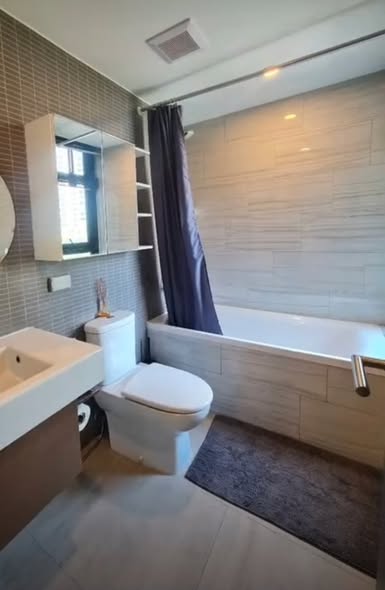 bathroom of The TEAK Sukhumvit 39