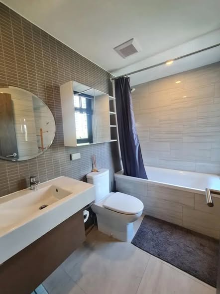 bathroom of The TEAK Sukhumvit 39