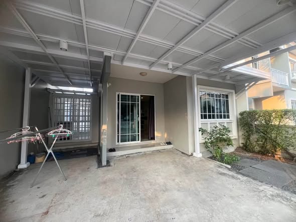 room interior of The Village 3 Bang Na-Wong Waen