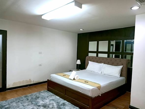 bedroom and room interior of The Waterford Park