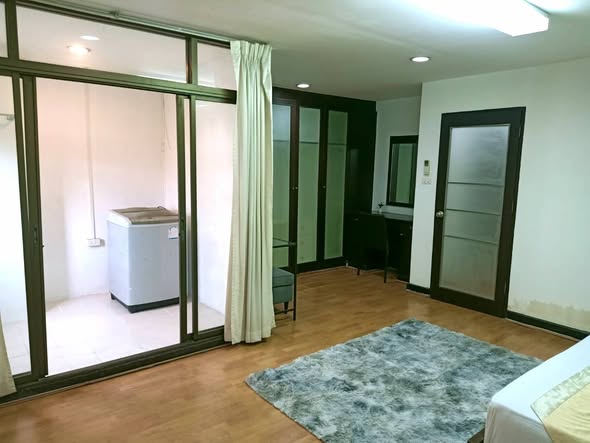 bedroom and room interior of The Waterford Park