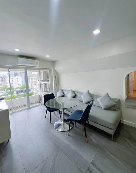bedroom and living room of Thong Lo Tower