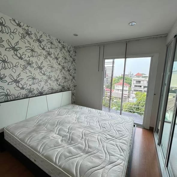 bedroom of Tourmaline Gold