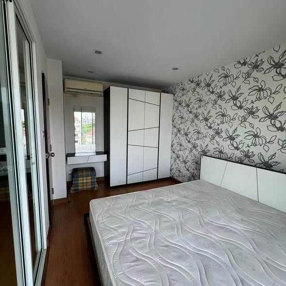 bedroom of Tourmaline Gold