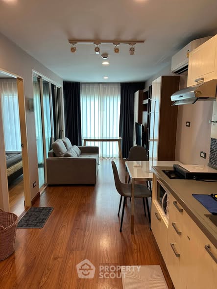 bedroom and room interior of Tourmaline Gold