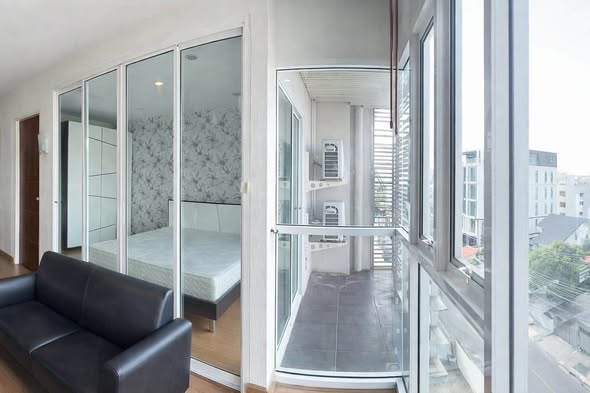 room interior of Tourmaline Gold